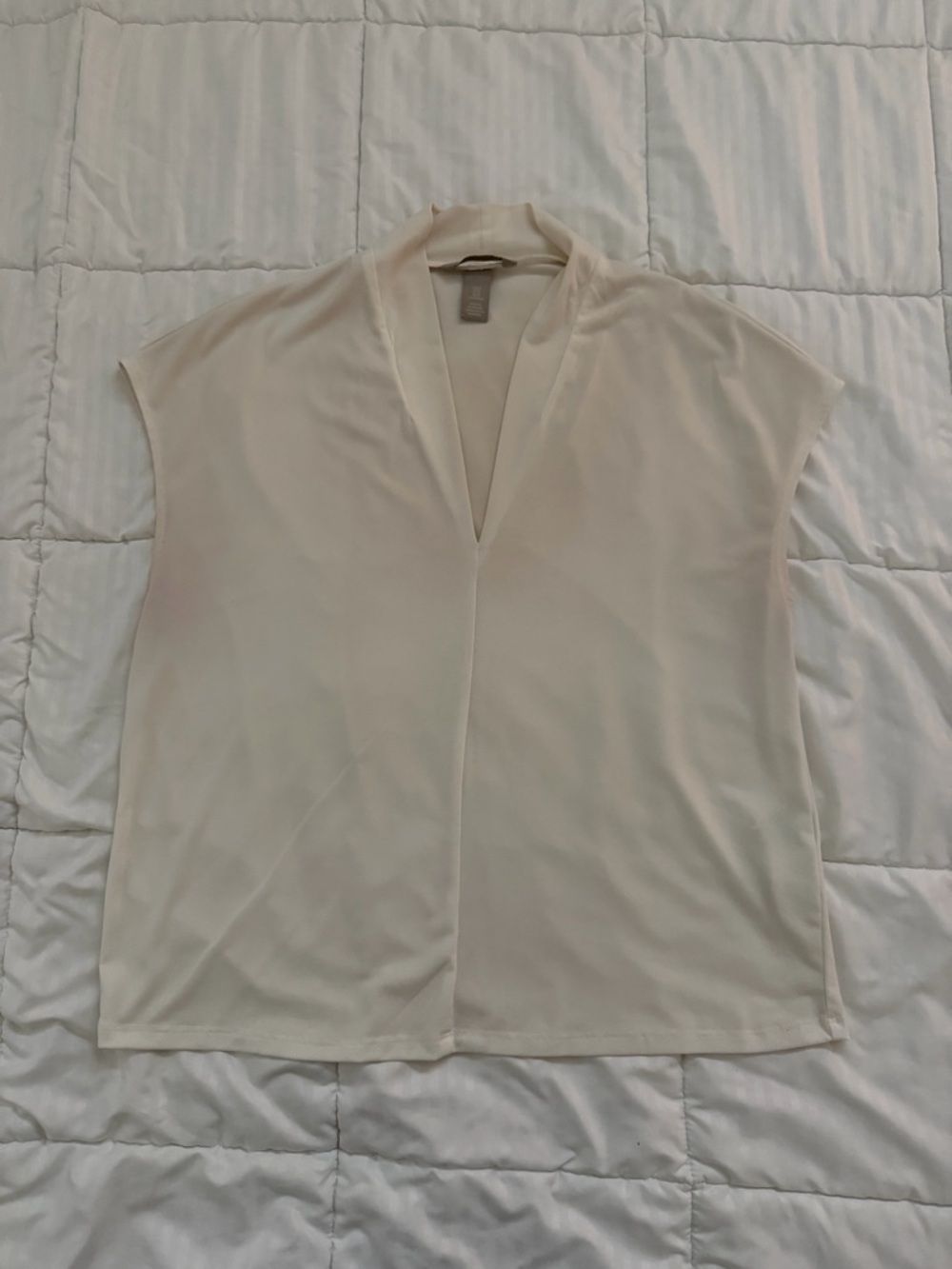 H&M Cream Split V-Neck Cap Sleeve Blouse